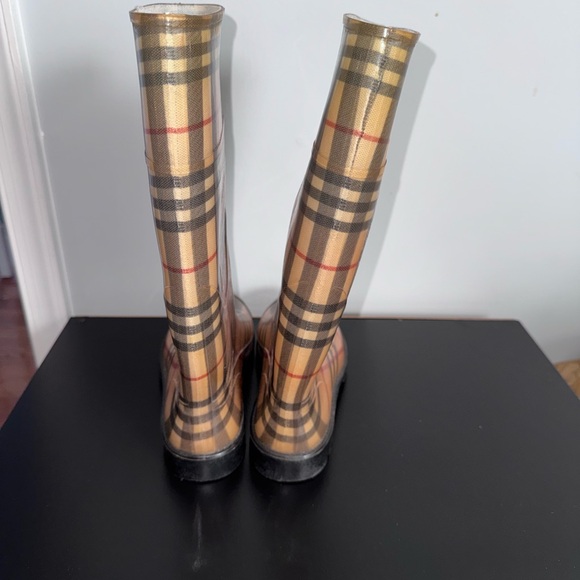 ✨ Burberry Nova Check Rubber Rain Boots | Classic Check | Designer Rain Boots ✨ - Picture 7 of 16